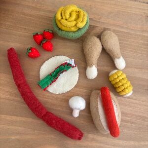 Felt Play Food Set for Kids - Hot dog, strawberries, sausage, corn, taco, etc